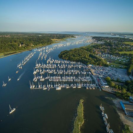 Mercury Yacht Harbour And Holiday Park Bursledon エクステリア 写真