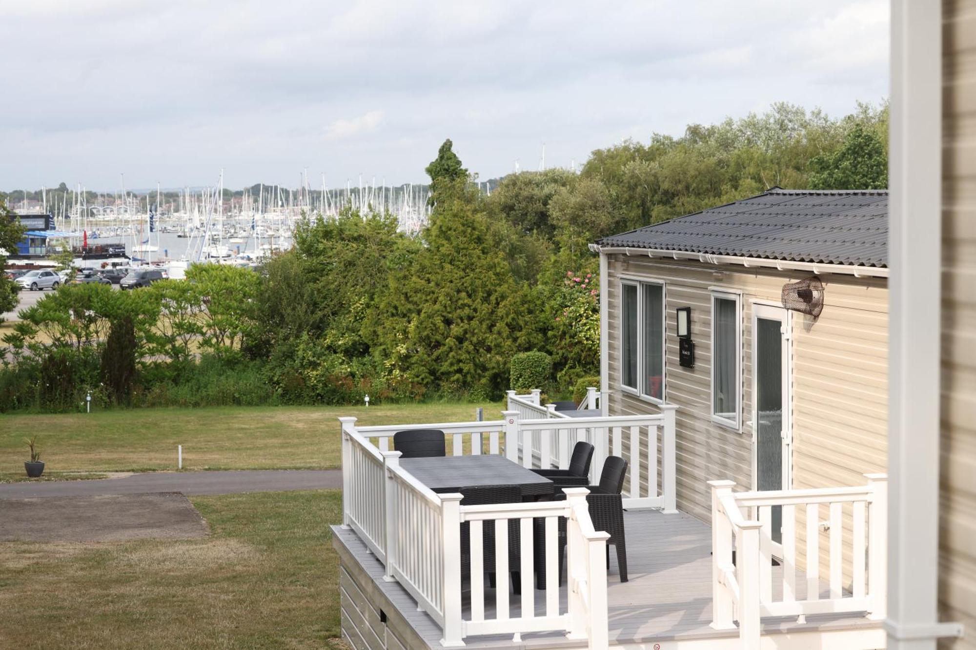 Mercury Yacht Harbour And Holiday Park Bursledon エクステリア 写真