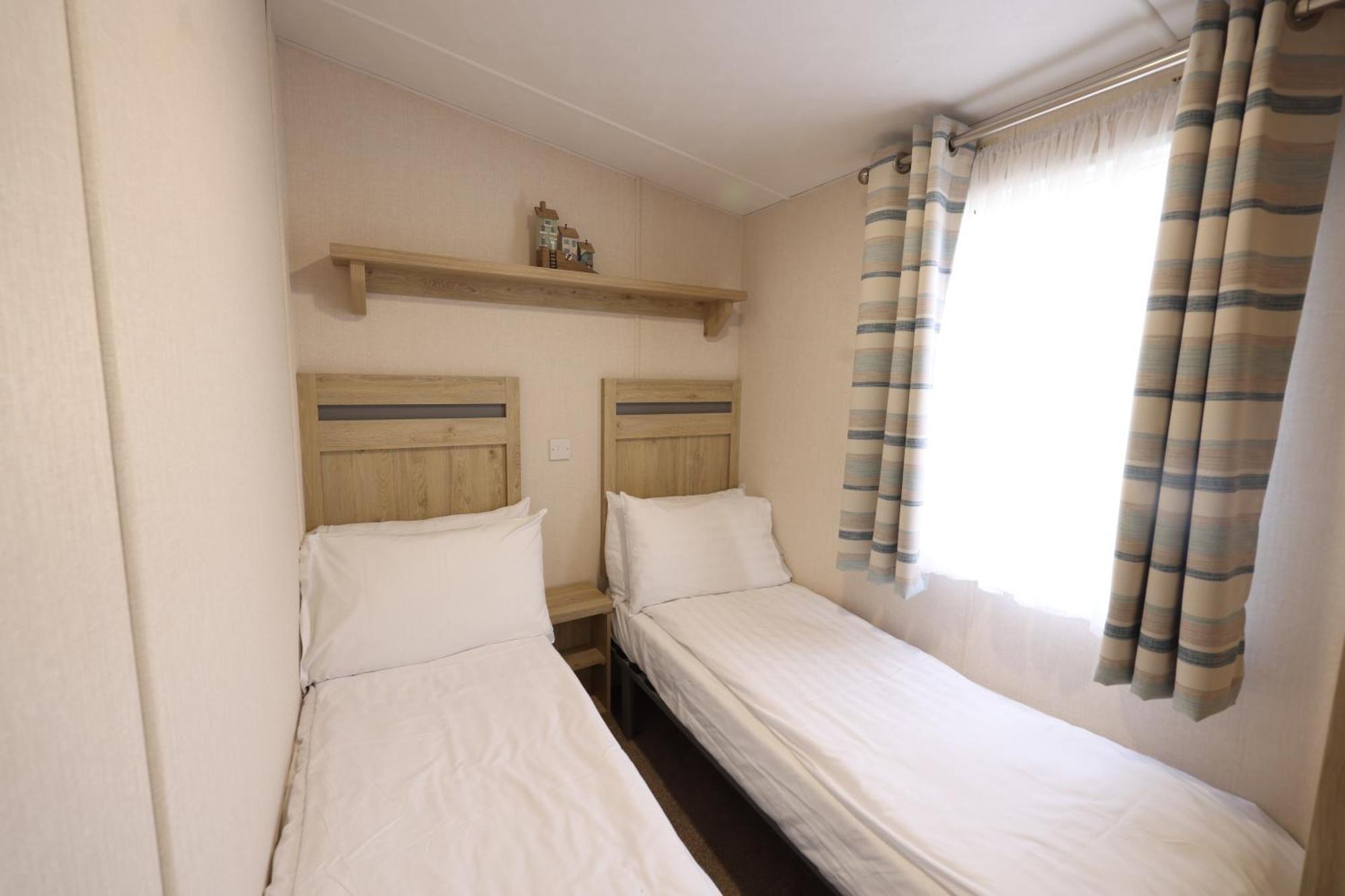 Mercury Yacht Harbour And Holiday Park Bursledon エクステリア 写真