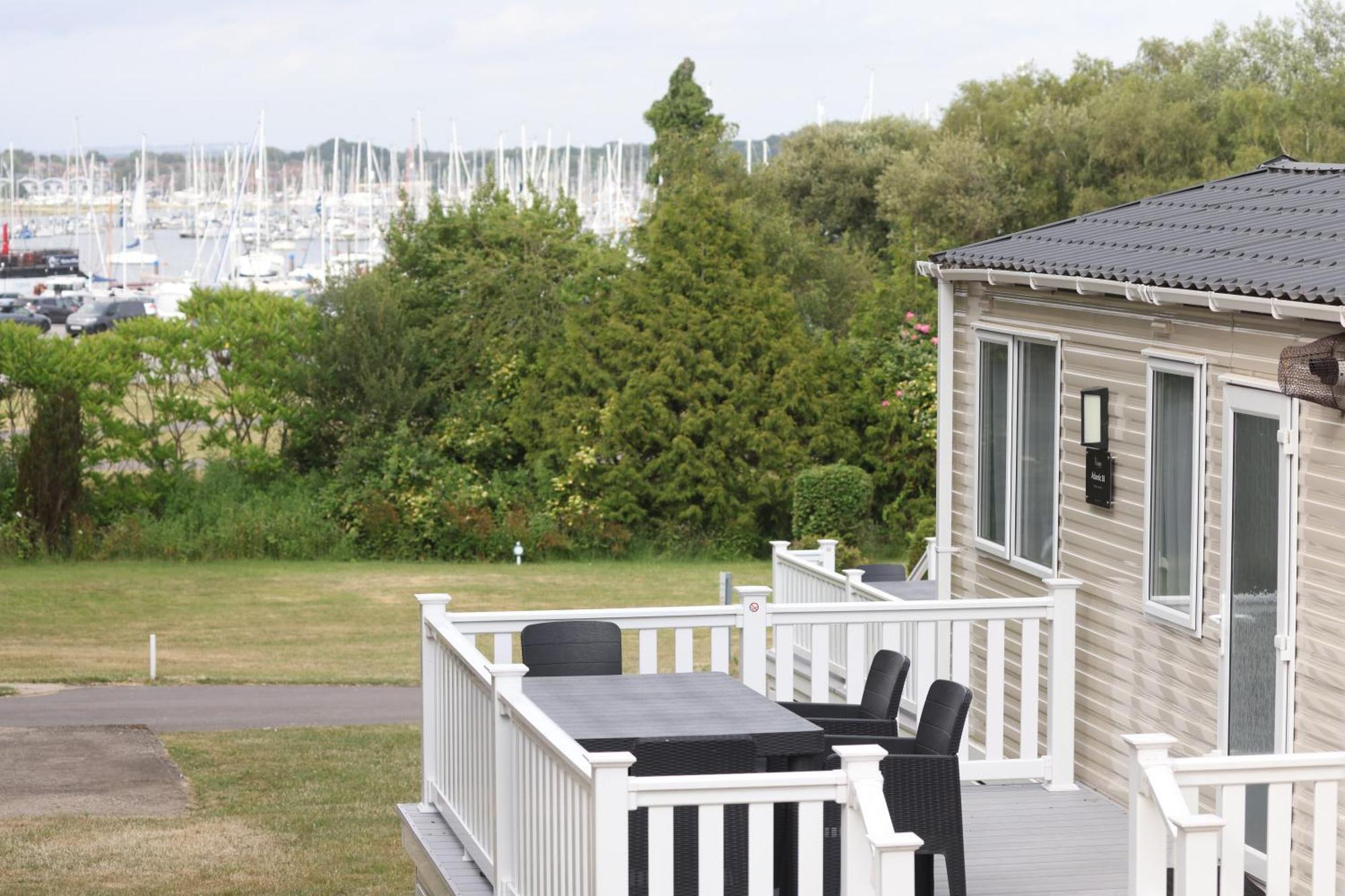 Mercury Yacht Harbour And Holiday Park Bursledon エクステリア 写真
