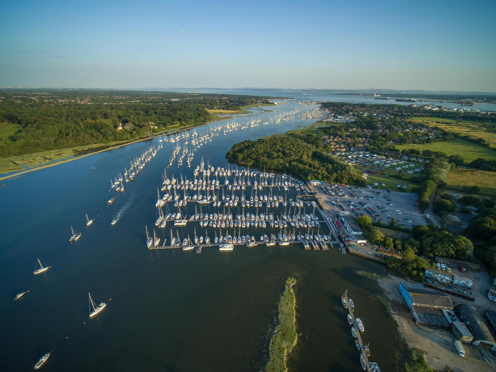 Mercury Yacht Harbour And Holiday Park Bursledon エクステリア 写真