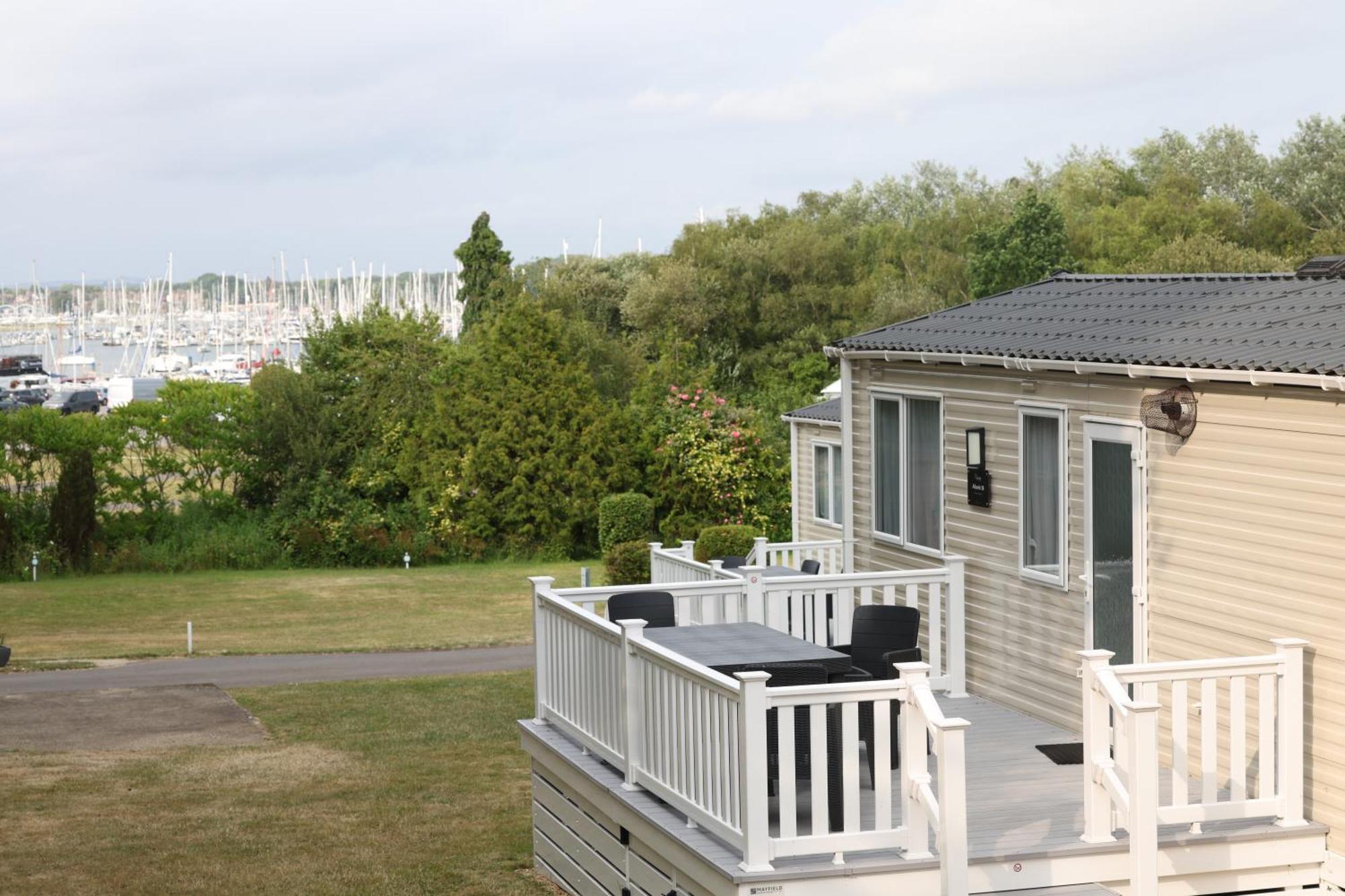 Mercury Yacht Harbour And Holiday Park Bursledon エクステリア 写真