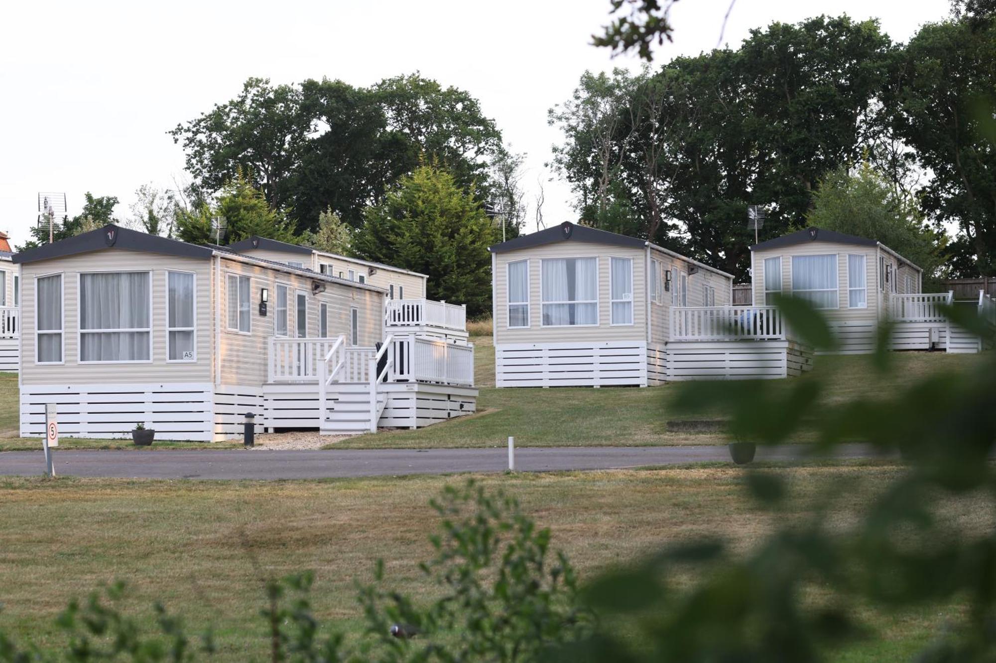 Mercury Yacht Harbour And Holiday Park Bursledon エクステリア 写真