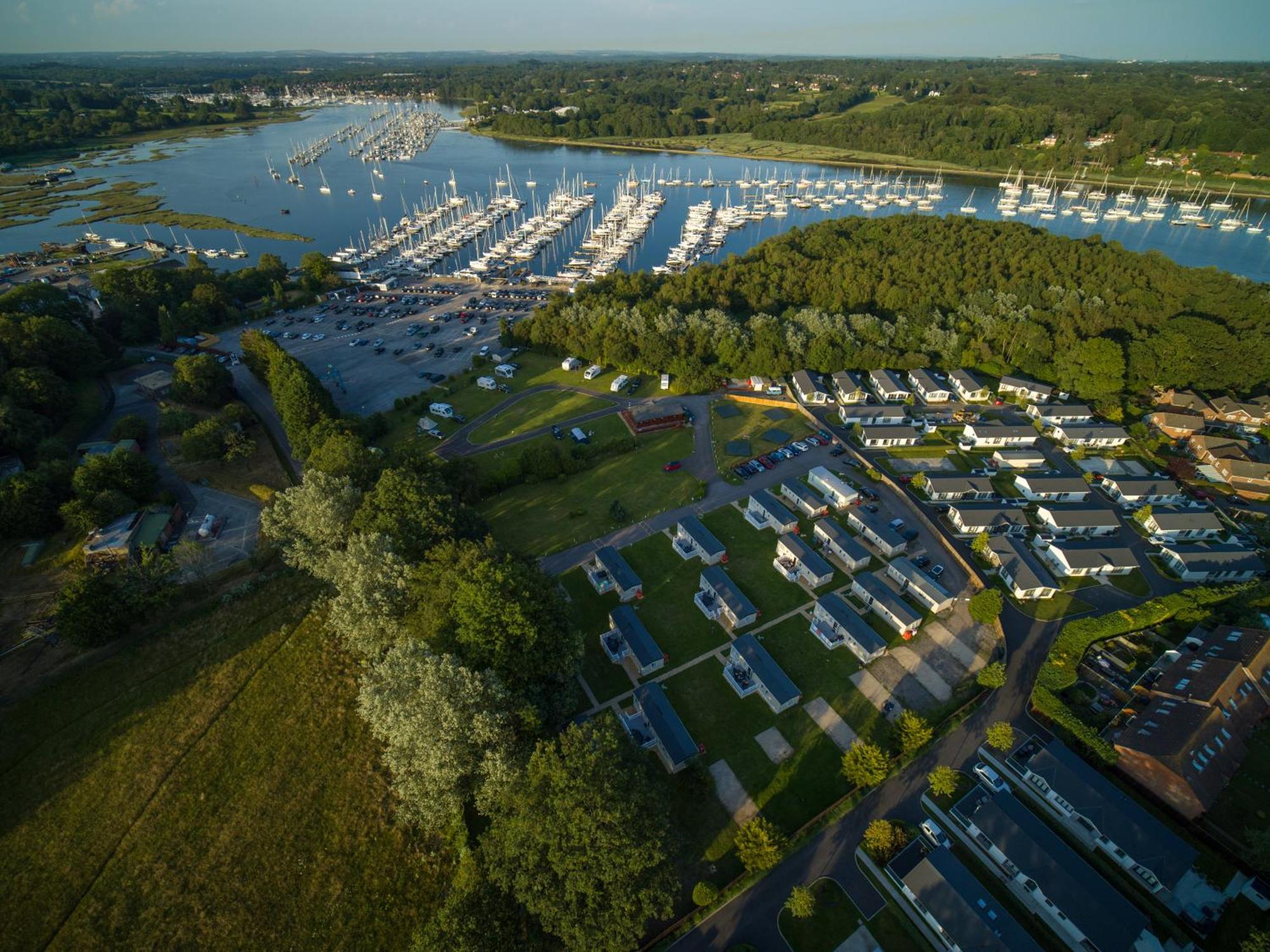 Mercury Yacht Harbour And Holiday Park Bursledon エクステリア 写真
