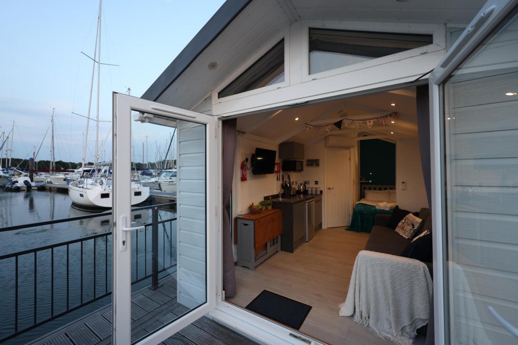 Mercury Yacht Harbour And Holiday Park Bursledon エクステリア 写真