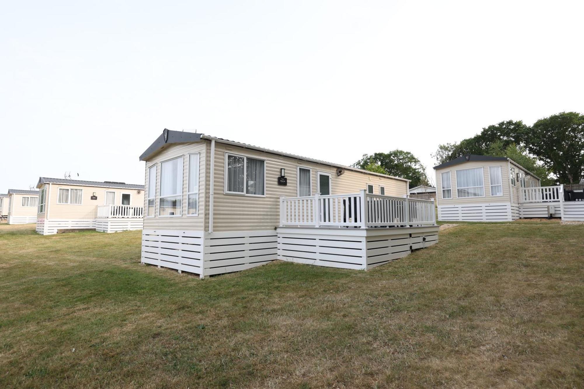 Mercury Yacht Harbour And Holiday Park Bursledon エクステリア 写真